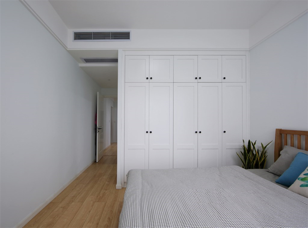 定制到頂衣柜好不好，有哪些優(yōu)缺點？(圖1)